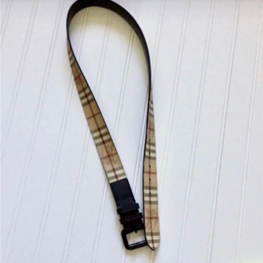 Burberry Haymarket Check Belt With Black hardware - Picture 2 of 6